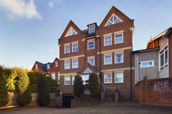 Oakleigh Park South